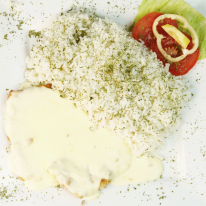 Csirkemell füstölt sajtos szósszal