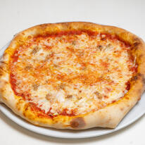 18. Tonno cippola pizza