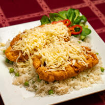 Sajtos-párizsi csirkemell Sajtos-párizsi csirkemell