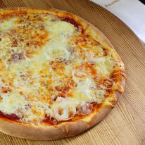 51. Húsimádó pizza