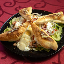 Szezámos csirkemell saláta