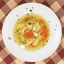 Húsleves tépett orjahússal