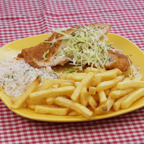 Póréhagymával és fetával töltött rántott csirke