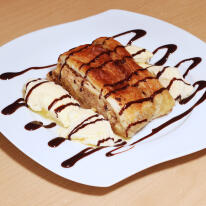 Almás rétes vaníliafagyival Almás rétes vaníliafagyival