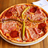 20. Carne con carne pizza