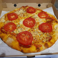 Salami picante pizza