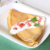 Tejfölös-Fekete erdei sonkás óriáspalacsinta