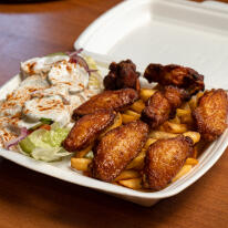 Ropogós csirkeszárny BBQ mártogatóssal