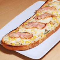 Kapros-csirkés melegszendvics Kapros-csirkés melegszendvics