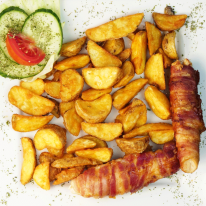 Baconbe tekert csirkemell füstölt sajttal töltve