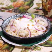 Juhtúrós sztrapacska sült szalonnával és tejföllel