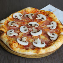 Sonkás-gombás pizza