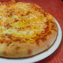 3. Sajtos-kukoricás pizza