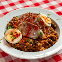 Sólet füstölt csülökkel és főtt tojással