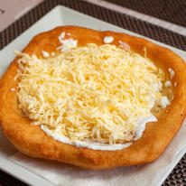 Sajtos-tejfölös O lángos