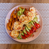 Füstölt sajttal-baconnal töltött jércemell