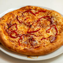 20. ,,Számla nélkül magyaros" pizza