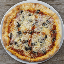 Sonkás-gombás pizza