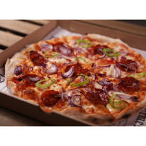 Pokol szalámis pizza